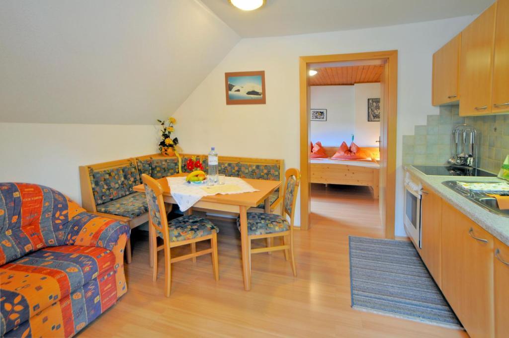 Haus Lukasser Grobming Rum bild