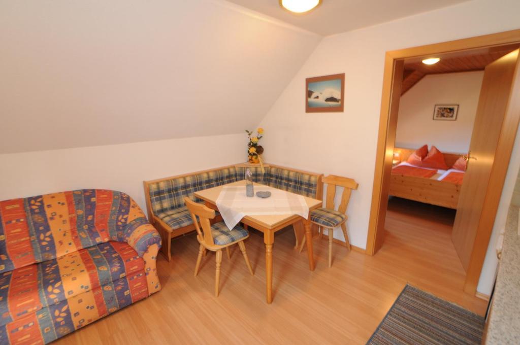 Haus Lukasser Grobming Rum bild