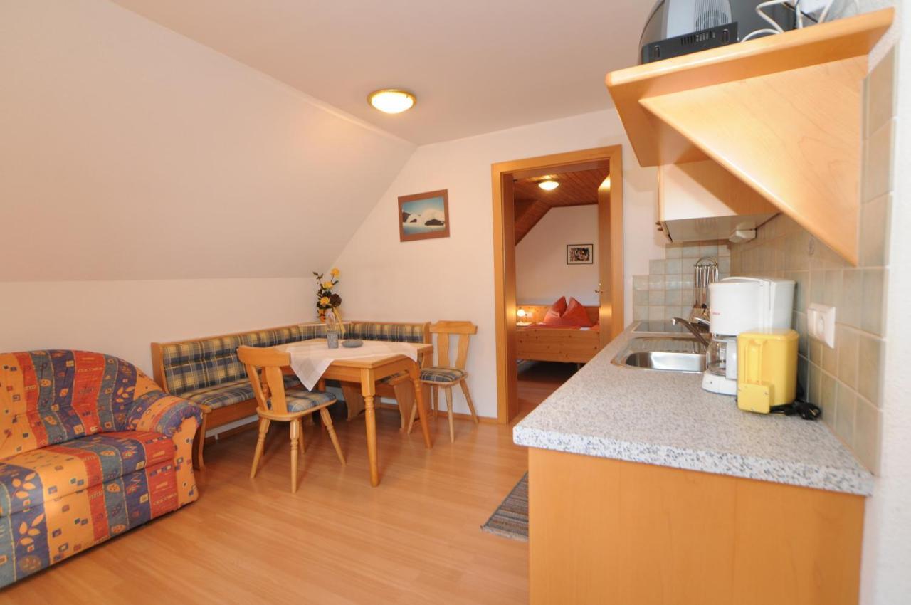Haus Lukasser Grobming Rum bild
